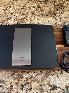 Linksys EA6500 Router in Black and Gunmetal